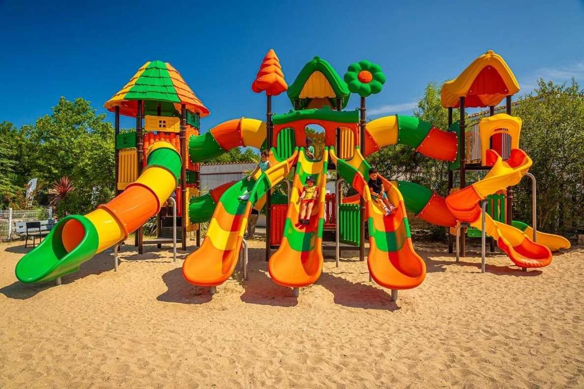 Camping 4 Etoiles - Parc Aquatique - Eei0Fi Сен-Жорж-д'Олерон Екстериор снимка